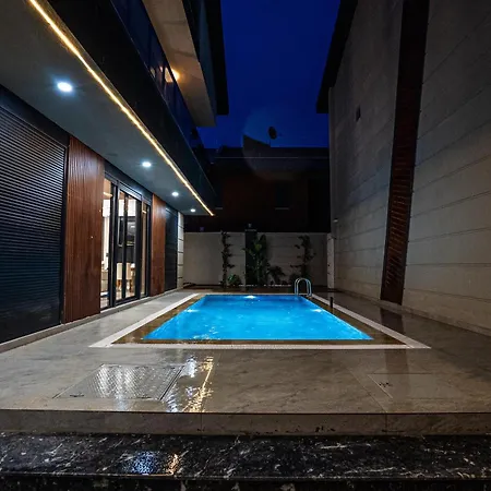 Seven Luxury Villa