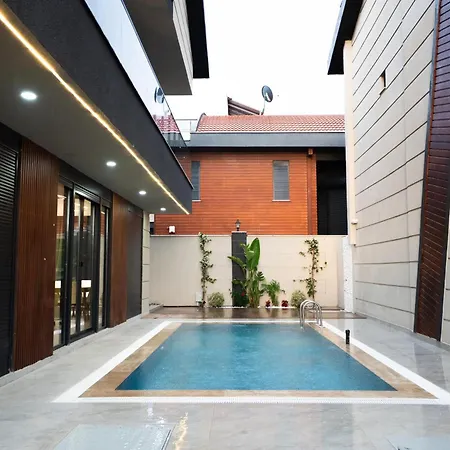 Seven Luxury Villa