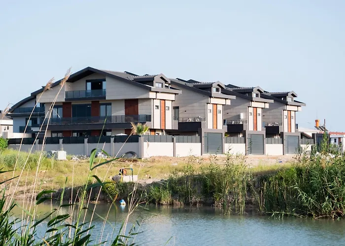 Seven Luxury Vilă *