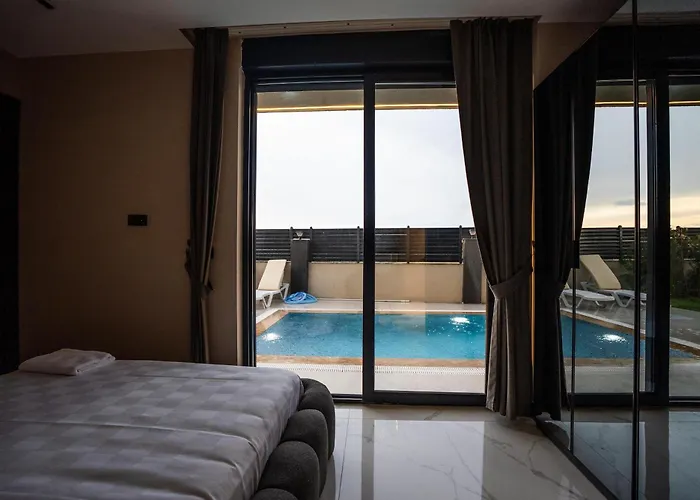 Seven Luxury Vilă *