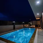 Villa Seven Luxury