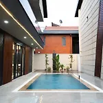 Seven Luxury Villa